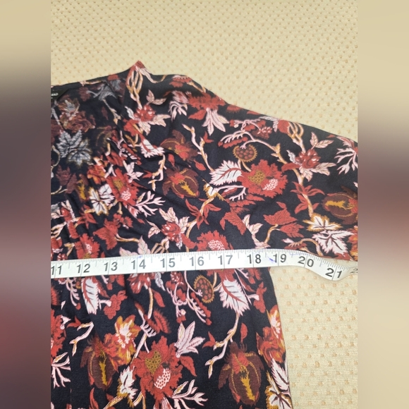 Lucky Brand Womens Size Medium Blue Floral 3/4 Sleeve V-Neck Blouse Top - Picture 8 of 8